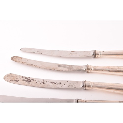 206 - Five Edward VII dinner knives, hallmarked London 1910 by Garrard & Co Ltd, stainless steel with ... 