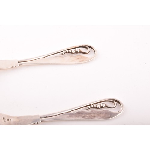 225 - A pair of silver sterling Denmark salad servers by Georg Jensen, '42' pattern, circa 1930's, 19cm, 4... 