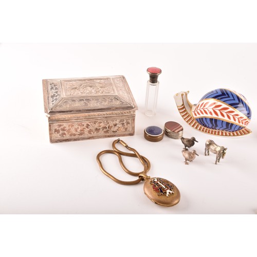 250 - A collection of assorted objet d'art, including a hand painted enamel pill box by Crummles & Co ... 