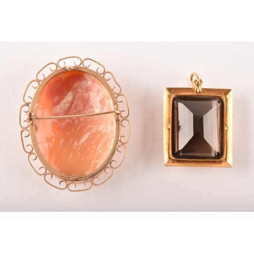 159 - A 9ct yellow gold mounted cameo brooch, depicting a finely dressed lady, within an openwork millegra... 