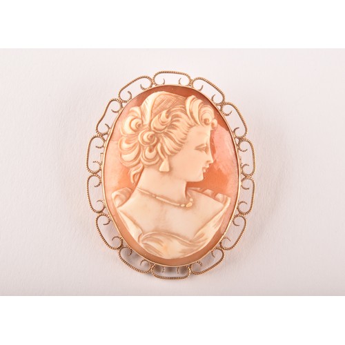 159 - A 9ct yellow gold mounted cameo brooch, depicting a finely dressed lady, within an openwork millegra... 