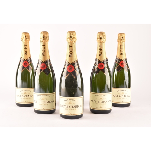 311 - Six bottles of Moët & Chandon Brut Impérial champagne, including a 1992 bottle, each 75 cl. (6)