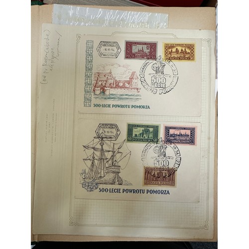 262 - Stamps. Polish Polska. A quantity of stamps albums, mostly well presented and unmounted in albums in... 