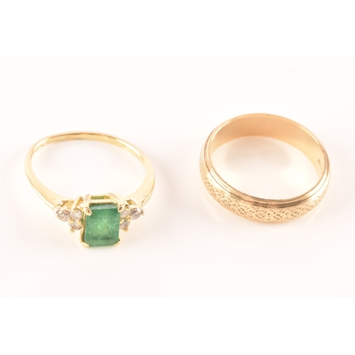 17 - An 18ct yellow gold ring, featuring an rectangular emerald with an approximate weight of 1.10 carats... 