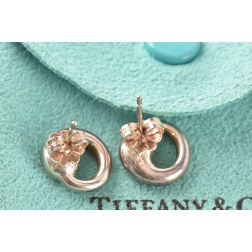 31 - Tiffany & Co. A group of Perreti design jewellery, to include a silver teardrop bean chain brace... 