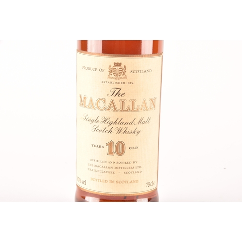 321 - A bottle of 10 year old Macallan single highland malt scotch whisky, 75cl.