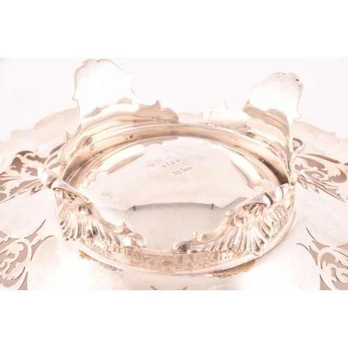 123 - A George V silver pierced footed basket, hallmarked Sheffield 1920 by Joseph Rodgers & Sons, 28 ... 