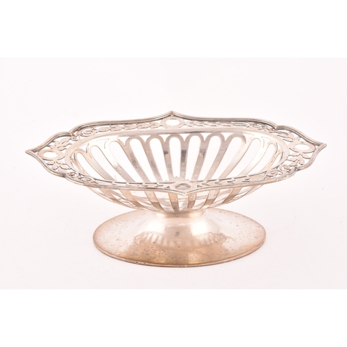 129 - A George V silver pierced bon bon dish, with footed pedestal base, hallmarked Sheffield 1911 by Jame... 