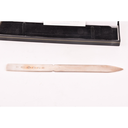 131 - An Elizabeth II silver plated cake knife, with mother of pearl handle cake knife, together with a El... 