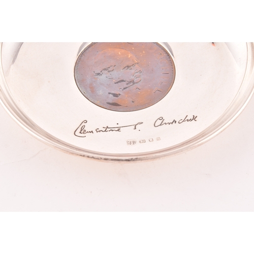 139 - A Elizabeth II Silver dish commemorating Sir Winston Churchill with engraved signature of Lady Churc... 