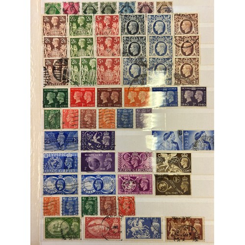 267 - GB Stamps. A large collection of stamps mostly unmounted in albums, many mint, including 1840-1981, ... 