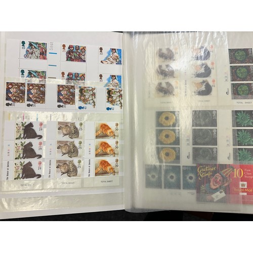 267 - GB Stamps. A large collection of stamps mostly unmounted in albums, many mint, including 1840-1981, ... 