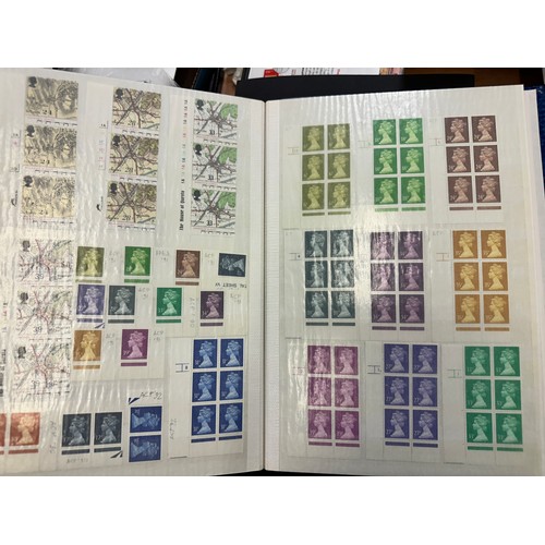 267 - GB Stamps. A large collection of stamps mostly unmounted in albums, many mint, including 1840-1981, ... 