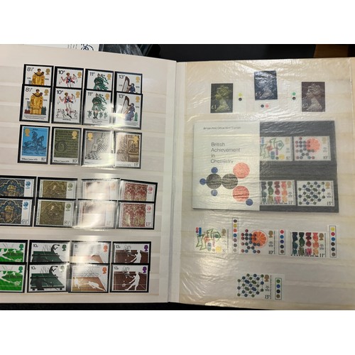 267 - GB Stamps. A large collection of stamps mostly unmounted in albums, many mint, including 1840-1981, ... 