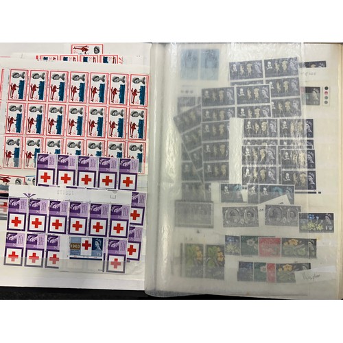 267 - GB Stamps. A large collection of stamps mostly unmounted in albums, many mint, including 1840-1981, ... 