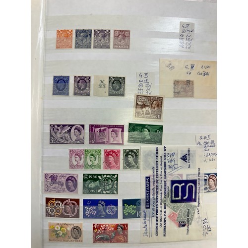 267 - GB Stamps. A large collection of stamps mostly unmounted in albums, many mint, including 1840-1981, ... 