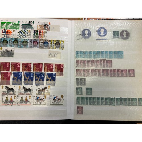 267 - GB Stamps. A large collection of stamps mostly unmounted in albums, many mint, including 1840-1981, ... 