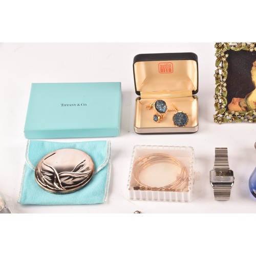 12 - A group of jewellery, including a 18ct yellow gold watch, a 9ct yellow gold sleeper earring and a 18... 