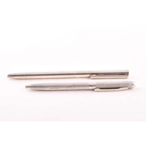 130 - A sterling silver slim ball point pen with feature large hallmarks for London 2003 by Braybrook &... 