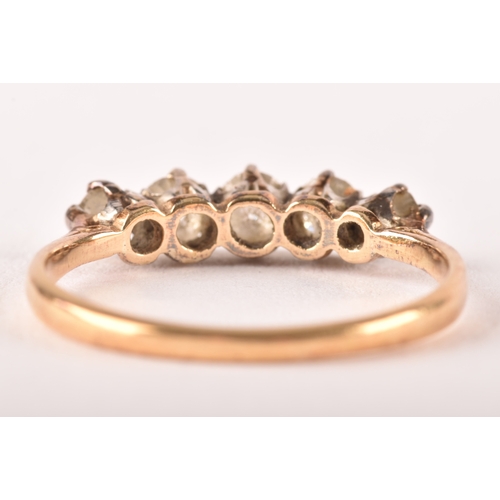 106 - An early 20th century 18ct yellow gold and platinum diamond five stone ring, set with five round old... 