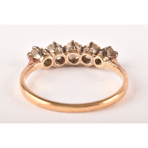 106 - An early 20th century 18ct yellow gold and platinum diamond five stone ring, set with five round old... 