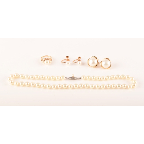 109 - A group of gold and pearl jewellery, including a pair of 14ct yellow gold pearl clip on earrings, a ... 