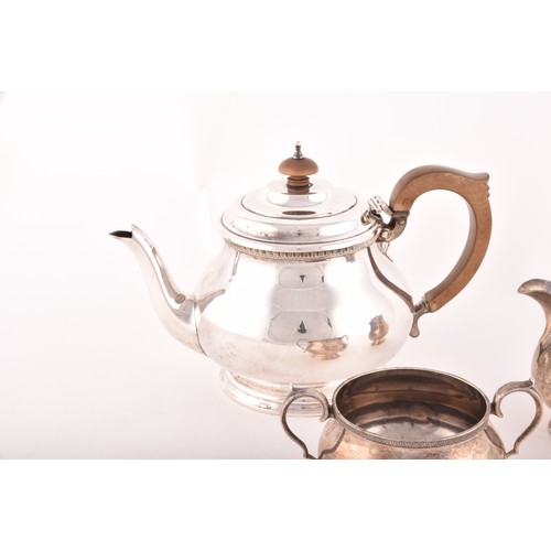 179 - A George V three piece silver tea set, comprising a silver teapot, 16cm high, a silver milk jug, 9cm... 