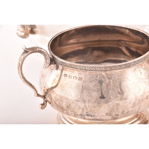 179 - A George V three piece silver tea set, comprising a silver teapot, 16cm high, a silver milk jug, 9cm... 