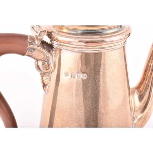 185 - A George V silver coffee pot, of tapering cylindrical form with wooden handle, hallmarked Chester 19... 