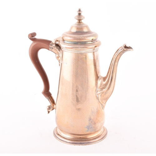 185 - A George V silver coffee pot, of tapering cylindrical form with wooden handle, hallmarked Chester 19... 