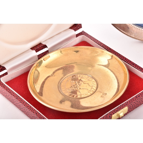 193 - An Elizabeth II silver gilt coin dish, hallmarked London 1977 by Da-mar Silverware, 10cm diameter, a... 