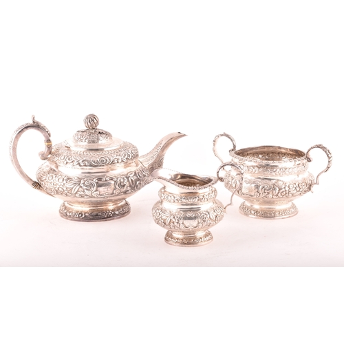 196 - A William IV three-piece Irish silver tea set, including a teapot, 16.5cm height x 29.5cm width, a s... 