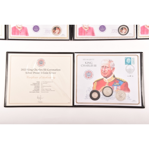 152 - A collection of commemorative silver coins, including a 2022 Platinum Jubilee Photographic Silver Pr... 