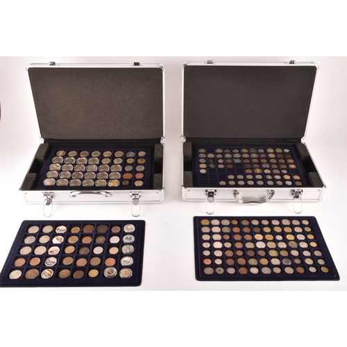 156 - A collection of assorted circulated coins, GB and world coins, including some silver examples and so... 