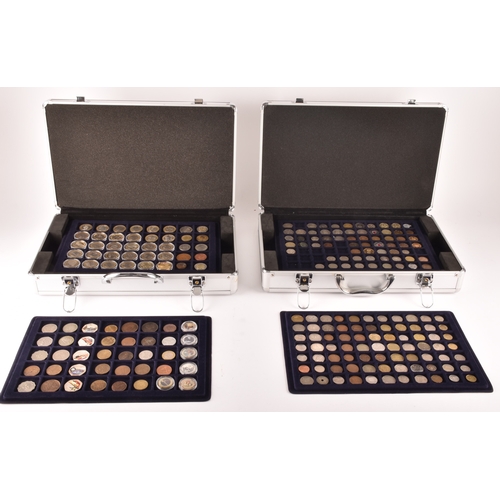 156 - A collection of assorted circulated coins, GB and world coins, including some silver examples and so... 