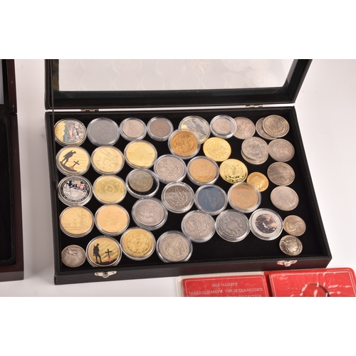 156 - A collection of assorted circulated coins, GB and world coins, including some silver examples and so... 