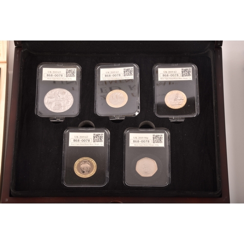 156 - A collection of assorted circulated coins, GB and world coins, including some silver examples and so... 