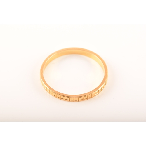 35 - A pair of two 22ct yellow gold wedding bands, with linear engraving, partial hallmarks for London, o... 