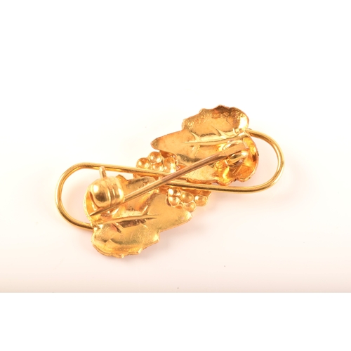 36 - A group of gold jewellery including a 9ct yellow gold citrine leaf brooch, a 9ct golf leaf and grape... 