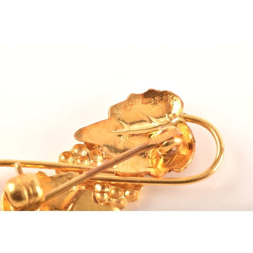 36 - A group of gold jewellery including a 9ct yellow gold citrine leaf brooch, a 9ct golf leaf and grape... 