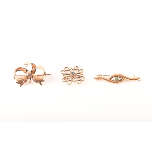 69 - A 15ct yellow gold and nephrite twist brooch, together with a 9ct rose gold bow brooch and a 9ct yel... 