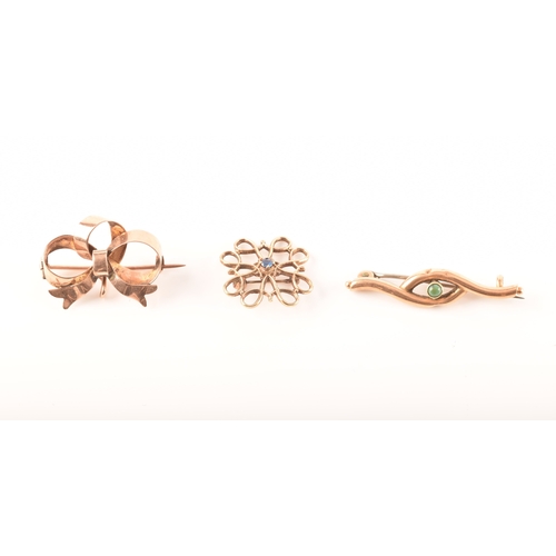 69 - A 15ct yellow gold and nephrite twist brooch, together with a 9ct rose gold bow brooch and a 9ct yel... 