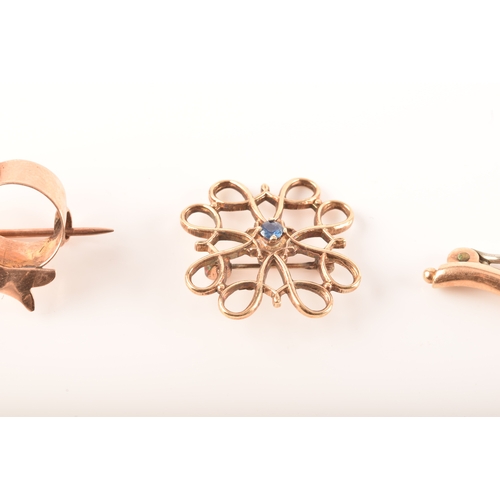 69 - A 15ct yellow gold and nephrite twist brooch, together with a 9ct rose gold bow brooch and a 9ct yel... 