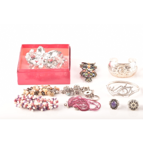 93 - A collection of costume jewellery, including various gem set silver rings, a Butler & Wilson lar... 