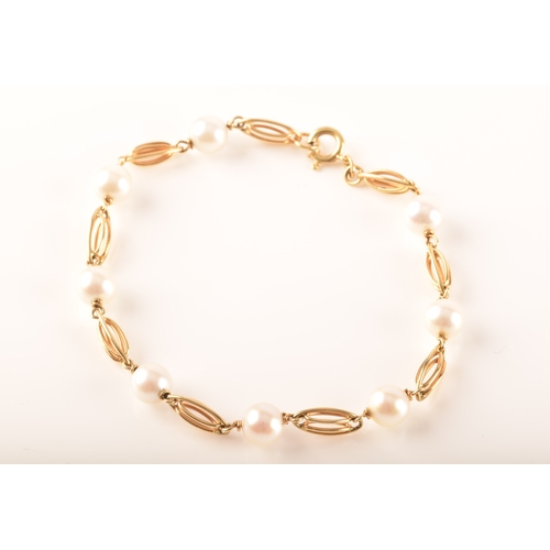 85 - An 18ct yellow gold Akoya cultured pearl bracelet, nine linked sections with eight 6mm pearls, 18cm ... 