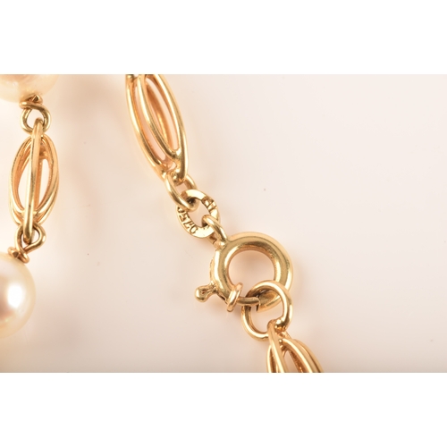 85 - An 18ct yellow gold Akoya cultured pearl bracelet, nine linked sections with eight 6mm pearls, 18cm ... 