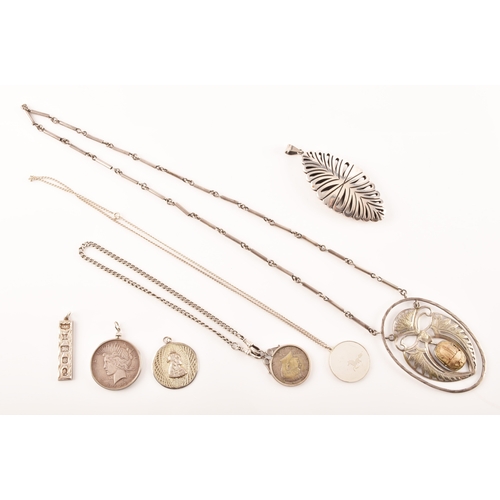 81 - A collection of silver jewellery, including a silver one dollar coin pendant, a sterling silver leaf... 