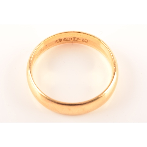 2 - A 22ct gold wedding band, hallmarked for Chester 1915, 4.5mm wide, size O 1/2.