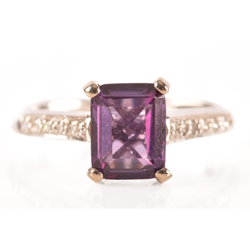 63 - An 18ct yellow gold alexandrite solitaire ring, set to centre with a rectangular alexandrite with an... 