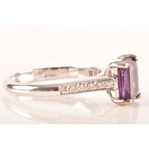 63 - An 18ct yellow gold alexandrite solitaire ring, set to centre with a rectangular alexandrite with an... 